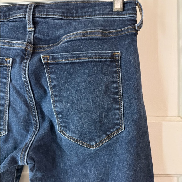 28” Banana Republic skinny jeans - Picture 2 of 4